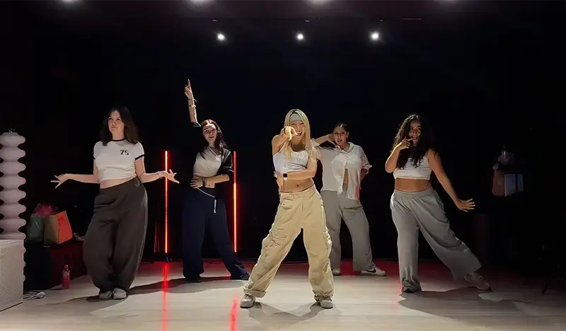 K-POP Dance Class with a Professional Choreographer in Hongdae (Join-in/ Private) - main view