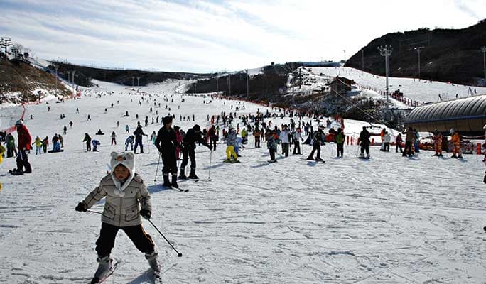 Ski/Snowboard Lift Pass + Equipment/Clothes Rental Package: Eden Valley Ski Resort - main view