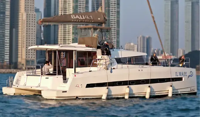 Premium Yacht Tour at Gwangalli Beach, Busan - main view