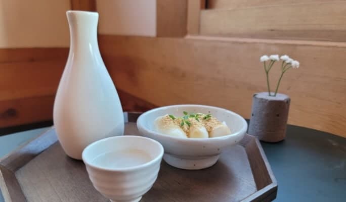 Insadong & Ikseondong Hanok Village Makgeolli & Food Tour - main view