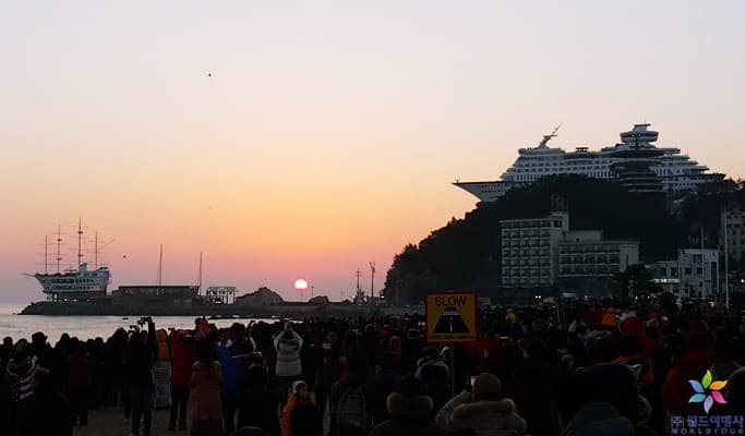 Overnight Sunrise Tour Package: Jeongdongjin Beach (Dec 23 & 30) - main view