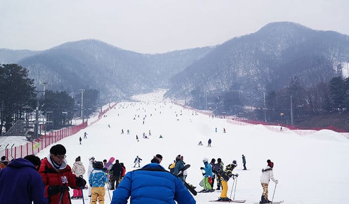 Ski/Snowboard Lift Pass + Equipment/Clothes Rental Package: Jisan Ski Resort - main view