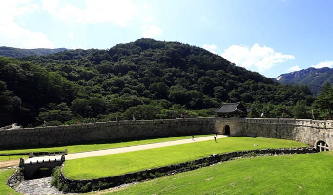 Gyeongbuk Mungyeongsaejae Provincial Park Trekking Tour from Seoul (Barefoot Available/ 'Kingdom' Filming Site) - main view