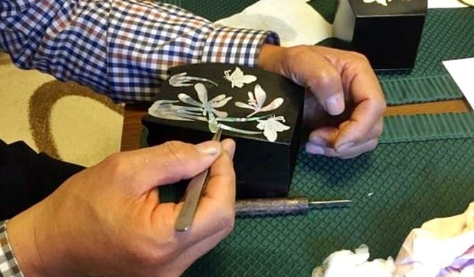 Traditional Mother-of-Pearl Lacquerware Craft Experience - main view