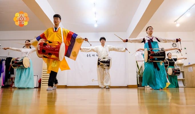 Traditional Korean Dance Class in Seoul - main view