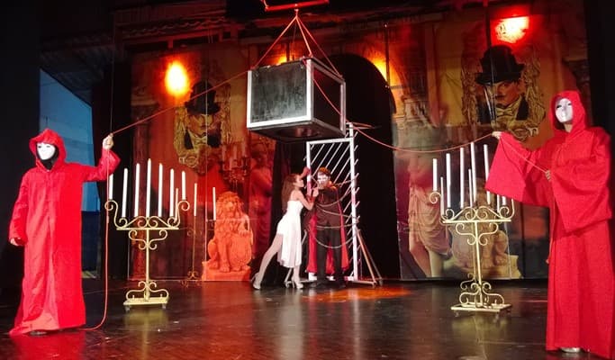 Tuxedo Illusion Hall Magic Show Pattaya Discount Ticket - main view