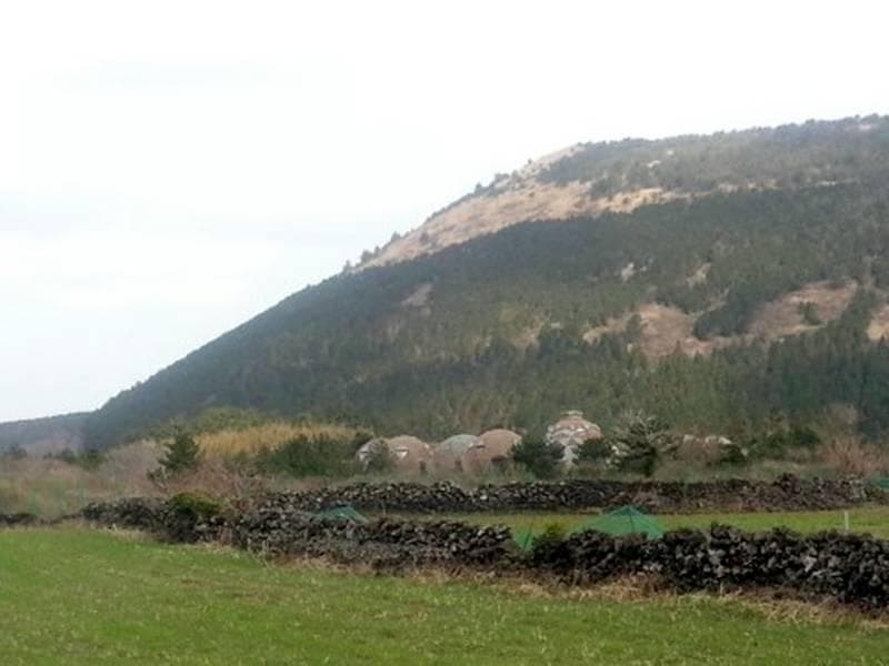 Darangshi Oreum (Wollangbong) 다랑쉬오름 (월랑봉)