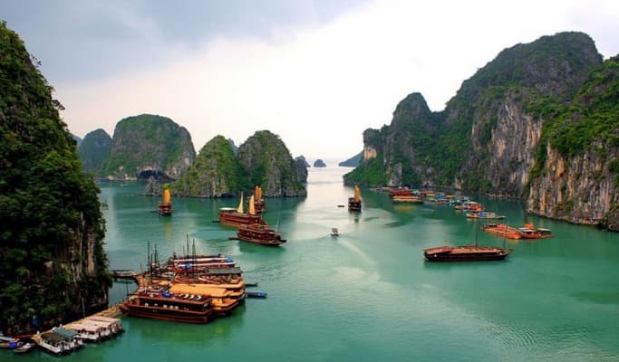 Halong Bay + Thien Cung Cave 1 Day Tour (+ Seafood Lunch/Kayaking or Bamboo Boat Ride) - from Hanoi (+ Transfer option) - main view