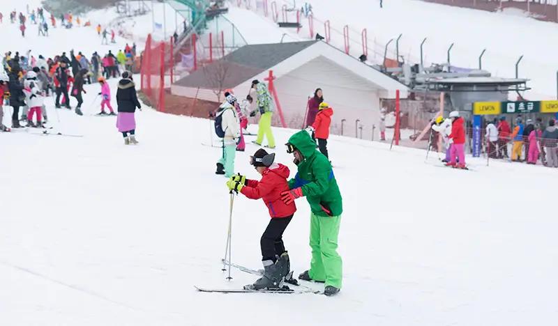 Jisan Ski Resort: Tur Ski/Snowboard Sehari Penuh - dari Seoul