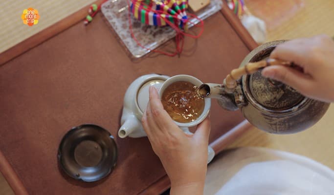 Traditional Tea Ceremony at Bukchon Hanok Village - main view