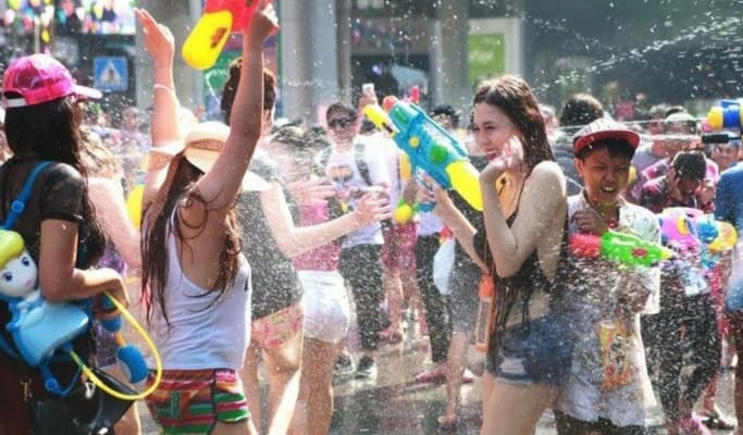 Crazy Fun Songkran Festival Experience in Bangkok (Water Fight & 3 Parties) (Apr 13~16) - main view