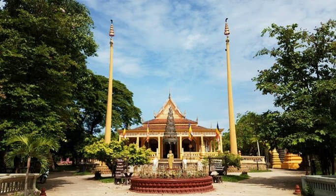 Siem Reap Royal Residence + Wat Damnak Pagoda + Tonle Sap Lake + Local Markets Tour (Half Day) - main view