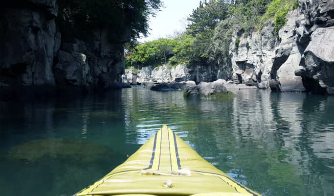 Kayaking in Yongyeon Pond, Jeju Island - main view